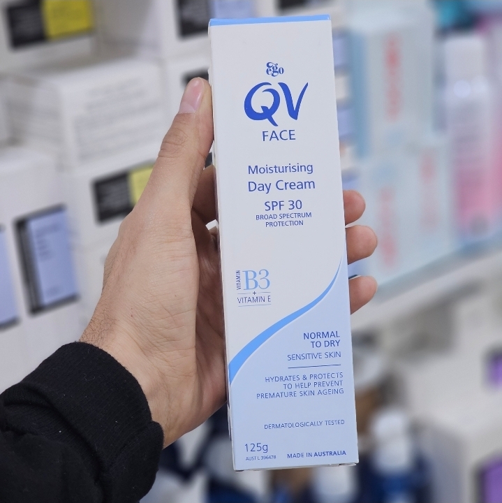 کرم مرطوب کننده روز کیووی SPF30 حجم ۱۰۰ میلی لیتر